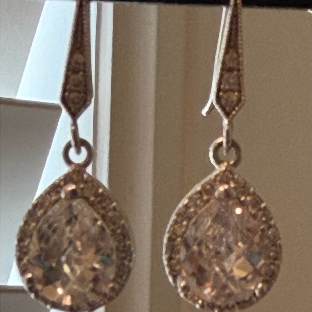 Source Unknown Silver Teardrop Earrings - Picture 6 of 6
